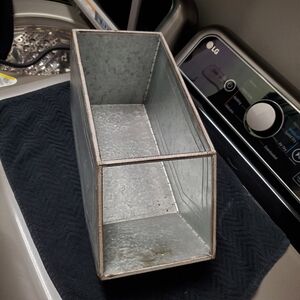 Farmhouse Galvanized Steel vintage Footed metal container L👀K